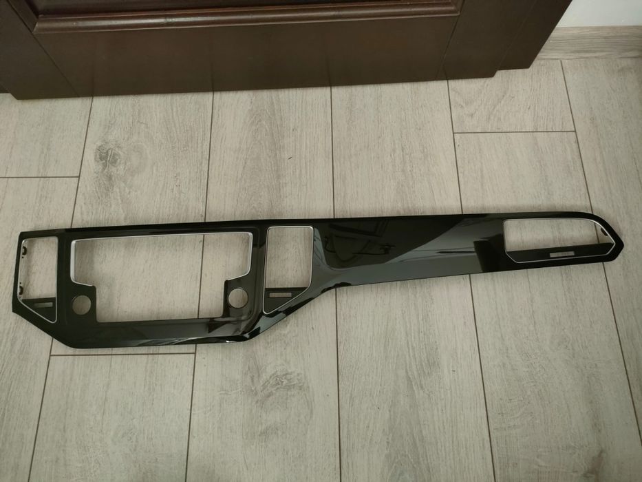 Radio Volkswagen golf 7 cu grila + sigla Volkswagen de la portbagaj