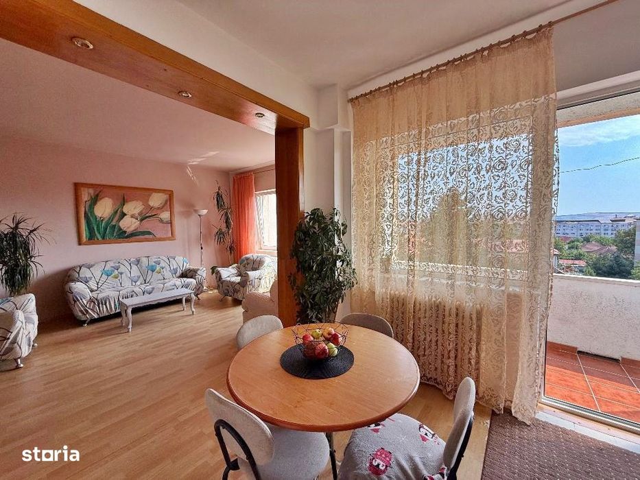 De vanzare Apartament 4 camere, zona Cetate - Scoala nr 7.