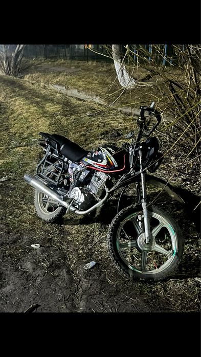 Продам мотоцикл 200 кубов