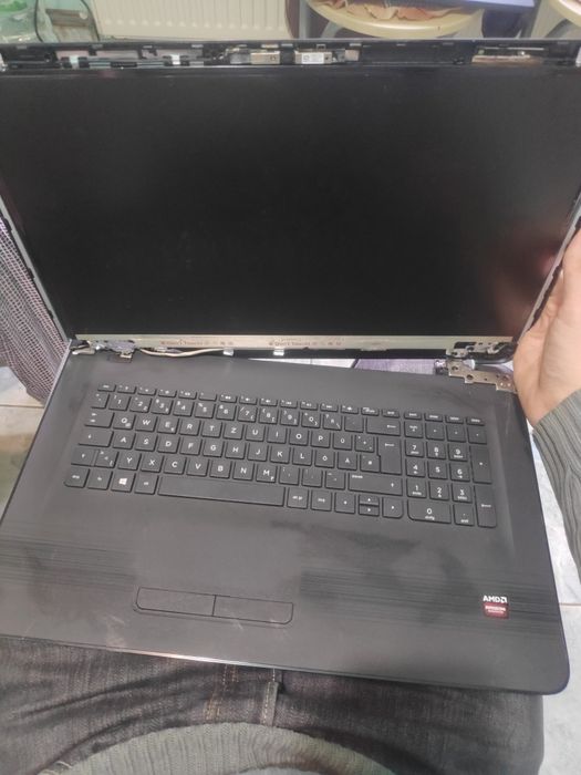 Laptop HP model 17 y050ng de piese 8 GB de RAM