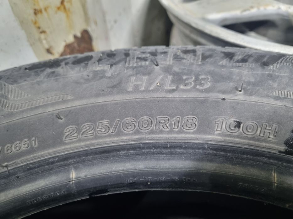 225 60 R18 продам