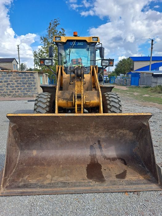 Погрузчик фронтальный