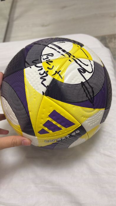 Продам мяч с автографом