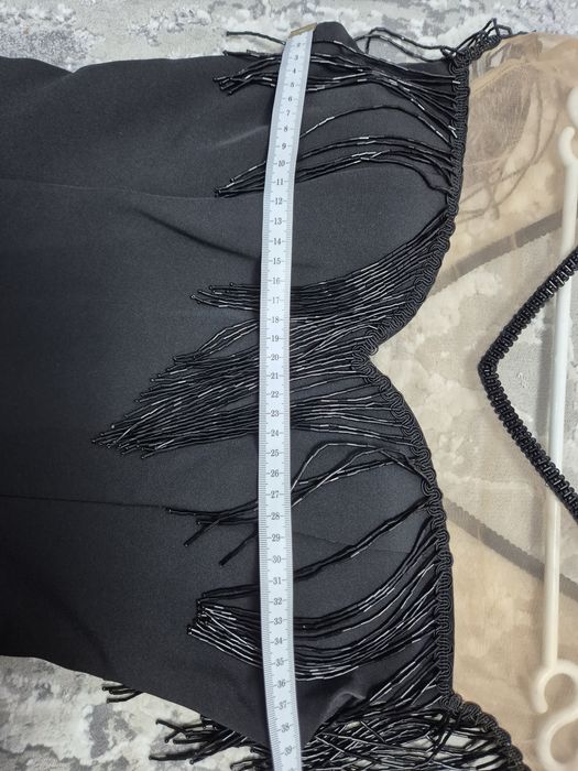 Rochie neagră cu franjuri decorative