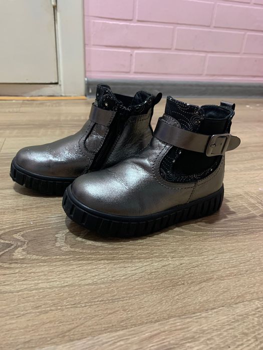 Ботинки на девочку 23 размер . Кожа- фирма Perlina. Б/у. 100 тыс.