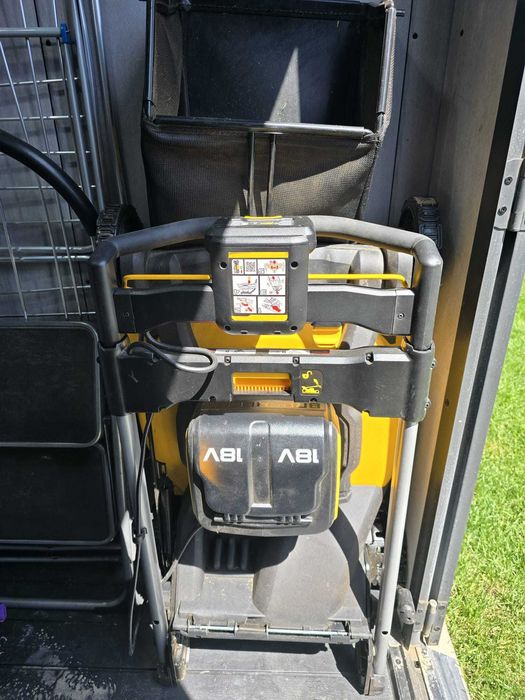 Masina de tuns gazon/iarba pe acumulator DeWALT