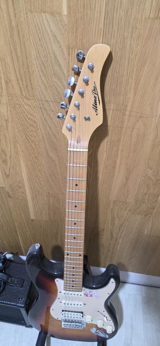 Продам электро гитару и усилитель