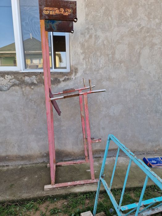 Турник и брусья.