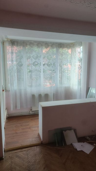 Apartament 3 camere semicomandat