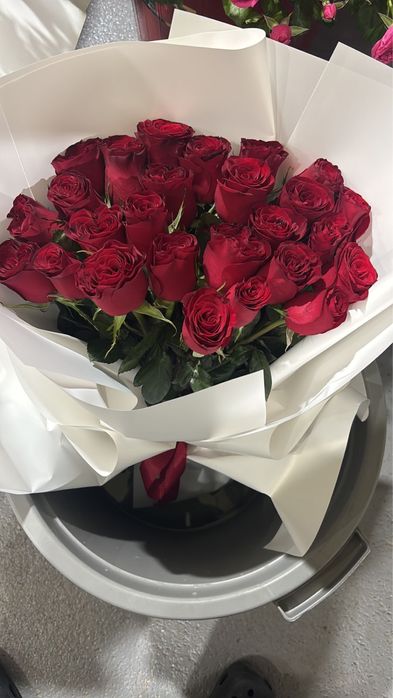 Продаем цветы, розы, букеты оптом,дешево
