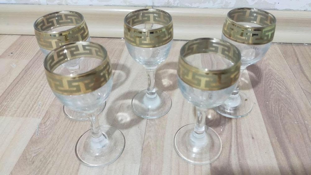 продам стеклянные бокалы-рюмки