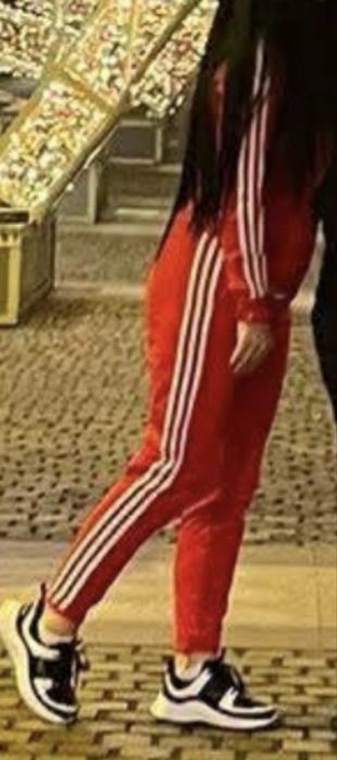 Vand trening rosu adidas de dama XS merge purtat si ca S