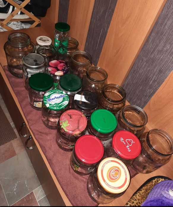 Продаются банки разные