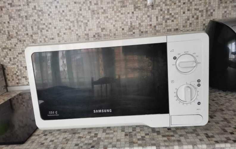 Микровълнова фурна SAMSUNG