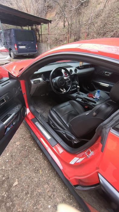 Автомобил под наем за абитуриентски бал  Форд мустанг GT  50