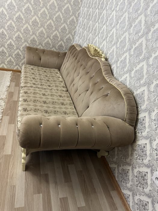 Диван продается большой