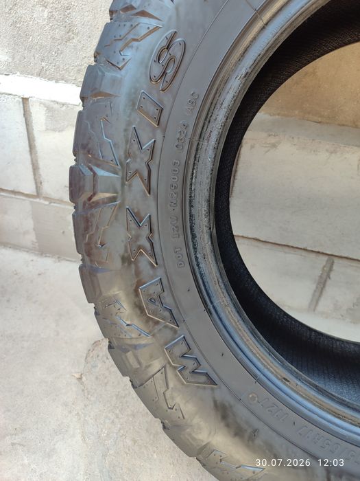Продам шины MAXXIS
