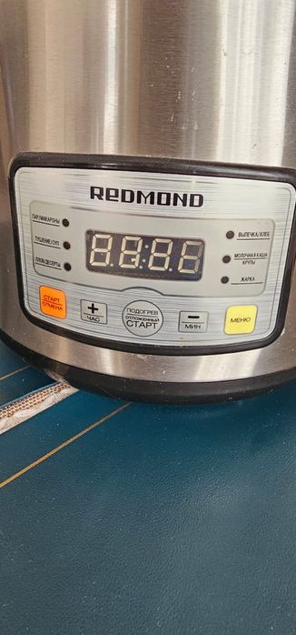 Продам мультиварку  Redmond
