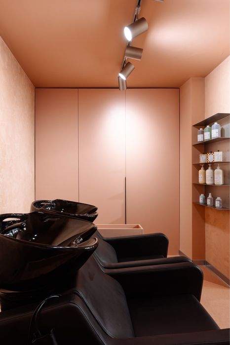 Predare salon la cheie-complet amenajat și utilat-Iaşi centru