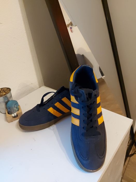 Vând adidași mai multe detalii în pv