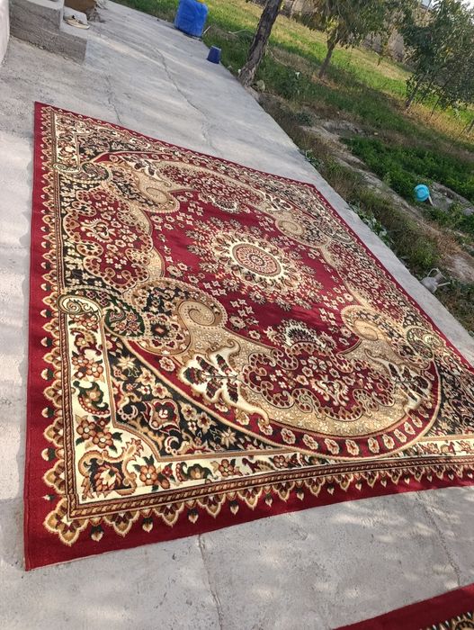 Dubayski gilamlar sotiladi ikkta bor 1.3.470 2/.3.x3.70m ishlatilmagan