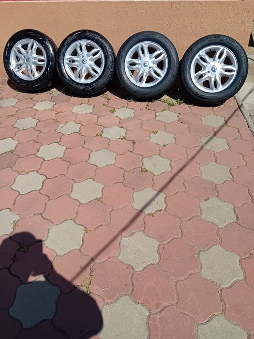 Vand jante cu cauciucuri 185x65x15.