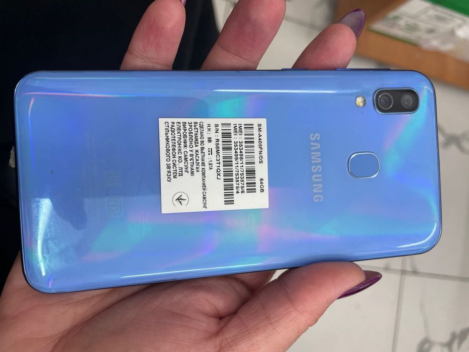 Телефон Samsung A40