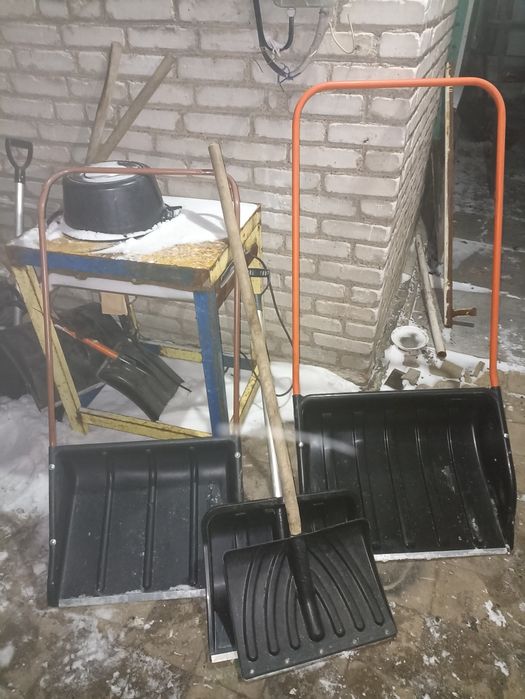 Продам снегоуборочные лопаты скребки и корыта для уборки снега, сани в