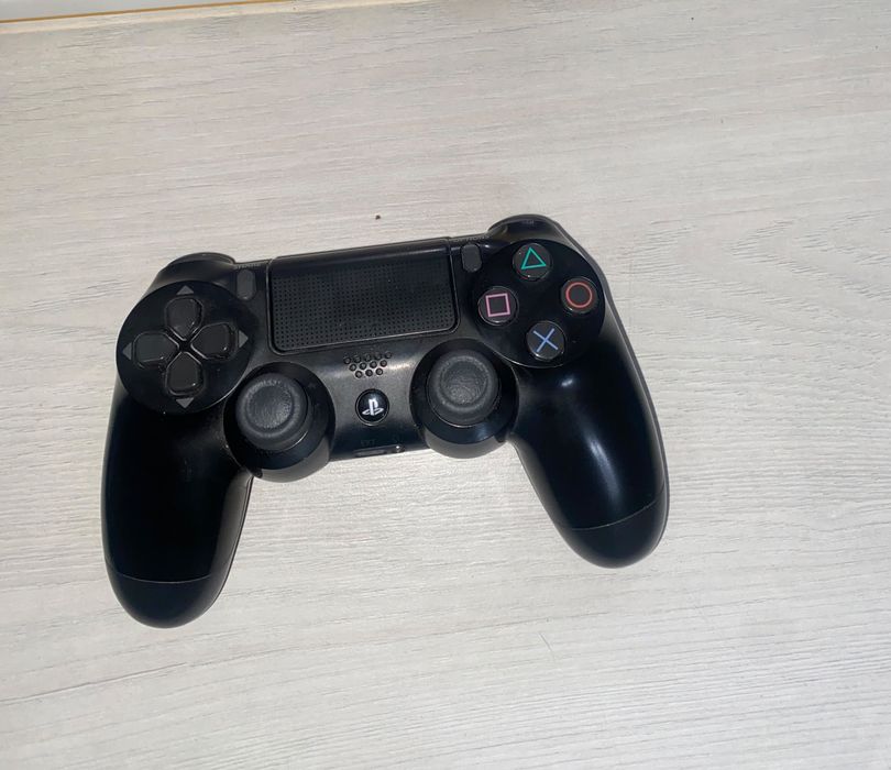 PS4 Slim + 2 DualShock 4 + PS Plus Extra до 2027 + 300 игр + 4 игры