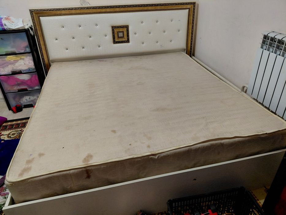 Мебел спалныи диван