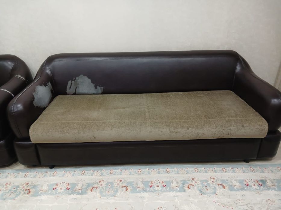 Продаю диван с креслой