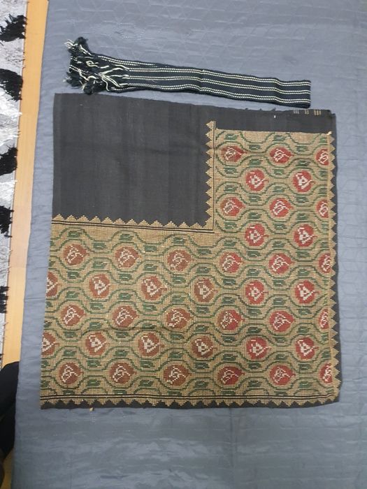 Costum national  țesut manual cu o vechime de aproximativ 60 ani nou