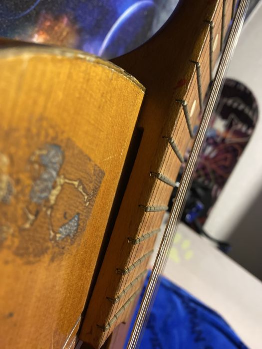 Гитара шести струнная