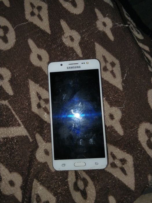 Продам телефон Samsung