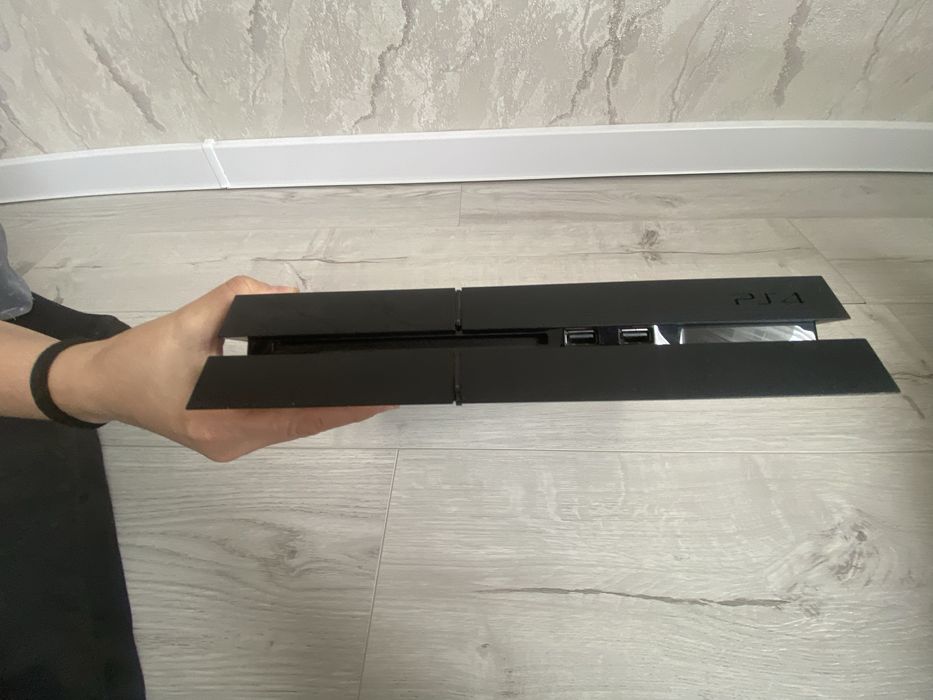 Playstation 4 в отличном состоянии