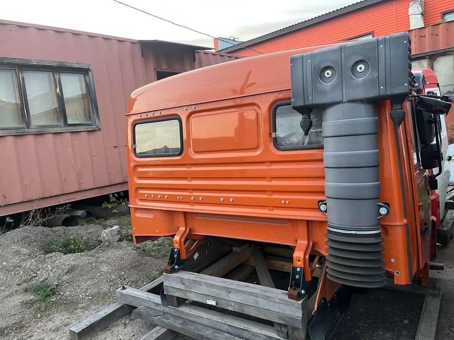 Новая кабина на автомашину КАМАЗ.