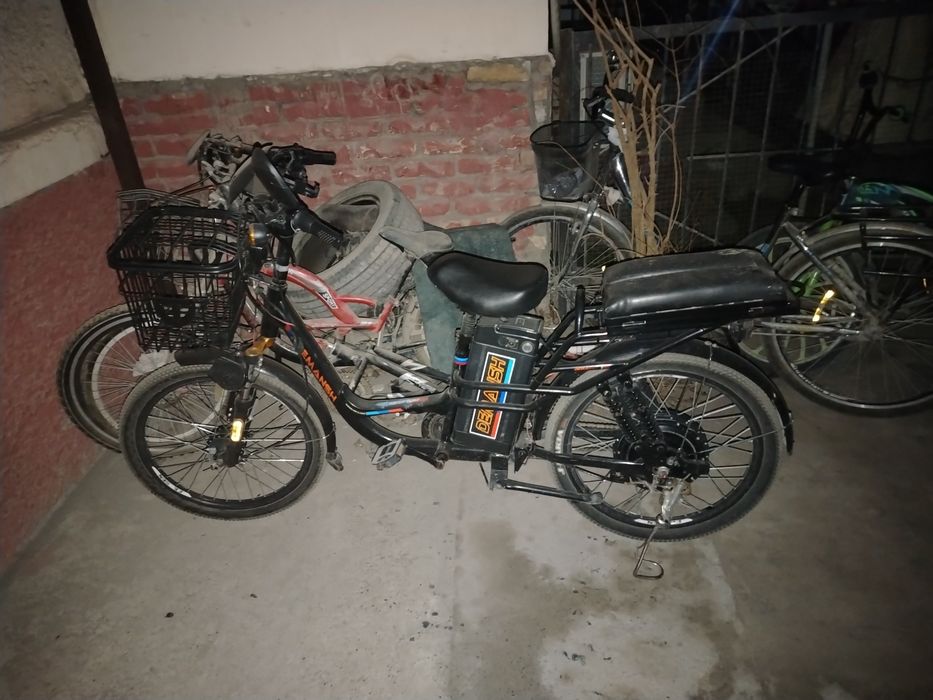 Продаю срочно электронный велосипед.