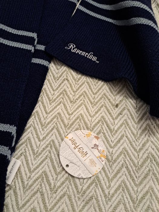 Чисто нов шал Хари Потър - Рейванклоу 
30лв. 
За повече информация на