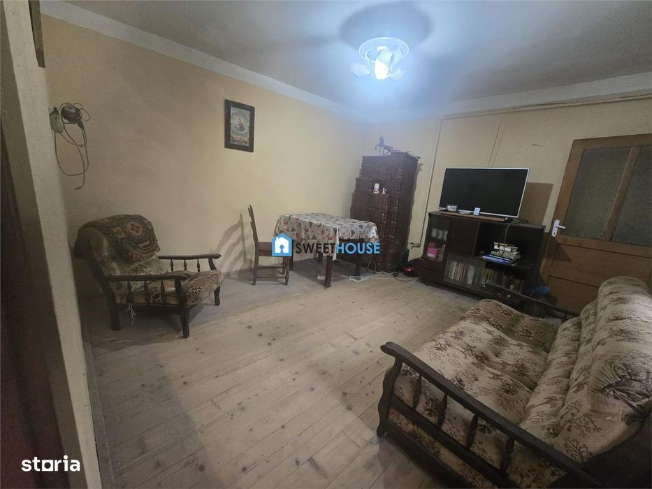 Casa Traditionala cu Teren Generos de Vanzare Mandra