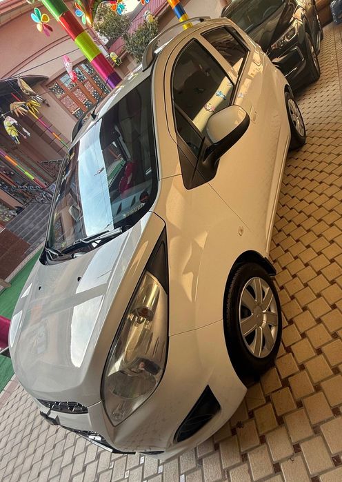 Spark 1.25 lt 2017 yil 2 pazzitsa 
Rangi oq