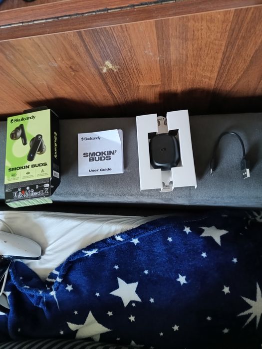 Vând căști wireless smokin'buds.