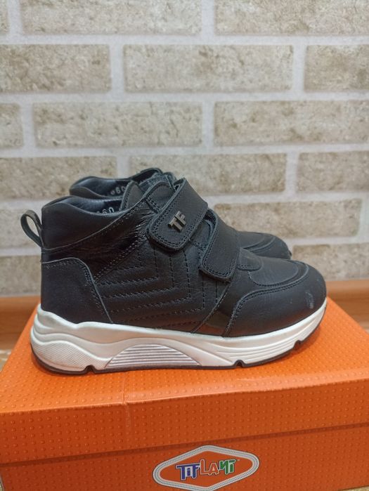 Утеплённые кроссовки