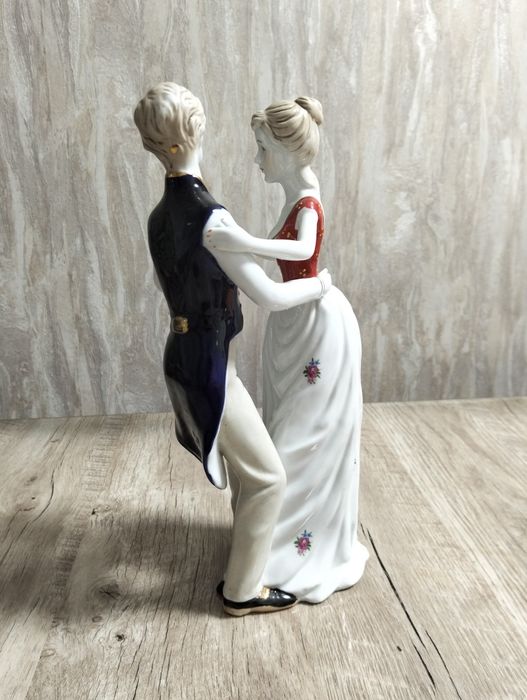 Пара фарфоровая.