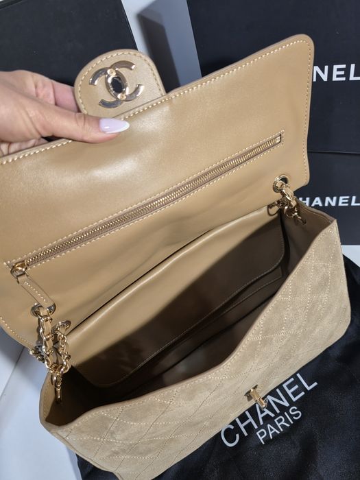 Налична чанта Chanel Maxi Flap