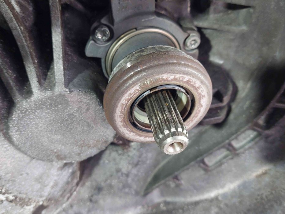 Cutie viteze manuala 5 trepte Opel Corsa D [Fabr 2006-2013] 55565177 /