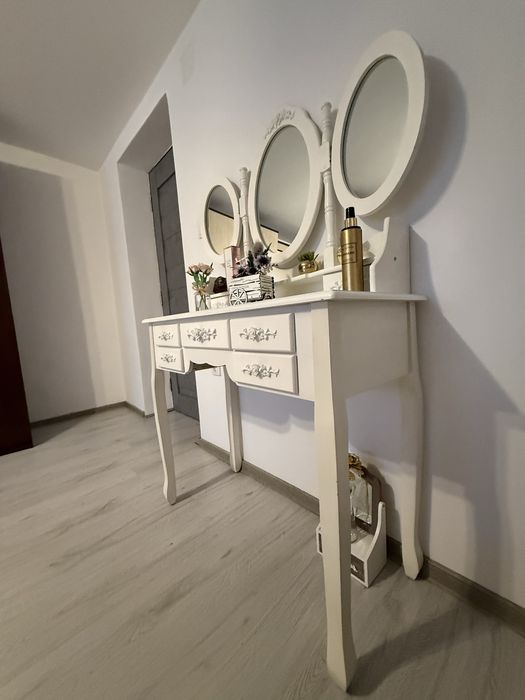 Masa de machiaj/toaleta