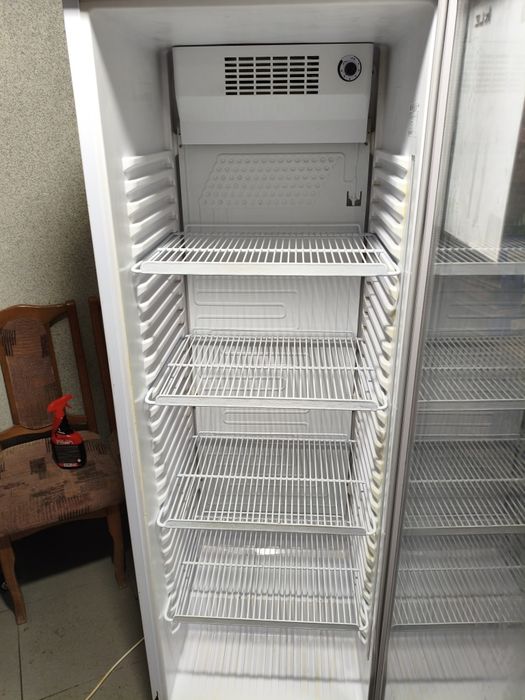 Витринный холодильник