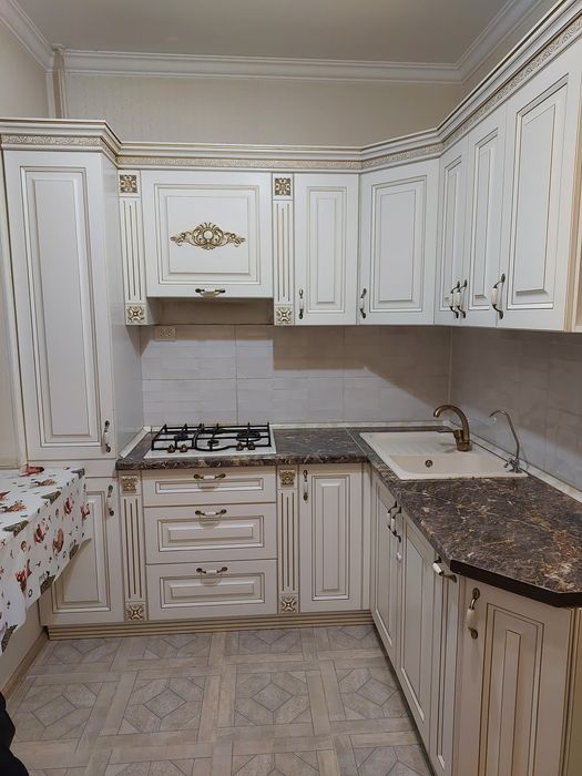 Кухонный гарнитур все отдам за 400000Без Торга!(Газовая Плита,Кухон