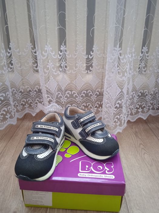 Продам ортопедические кроссовки