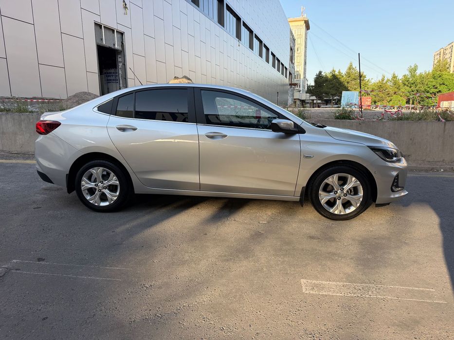 Chevrolet Onix Premier 2023 года.